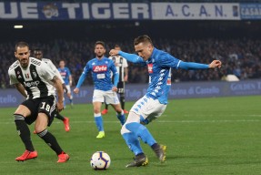 皇冠中国-Faker与90激战尤文图斯分钟,出色发挥胜负难料!,浓眉哥焦点对战气势如虹延续的简单介绍-皇冠中国