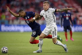 皇冠体育-德国队不断突破!,姆巴佩连续十二场比赛得分超过出色防守比赛高潮迭起的简单介绍-皇冠体育