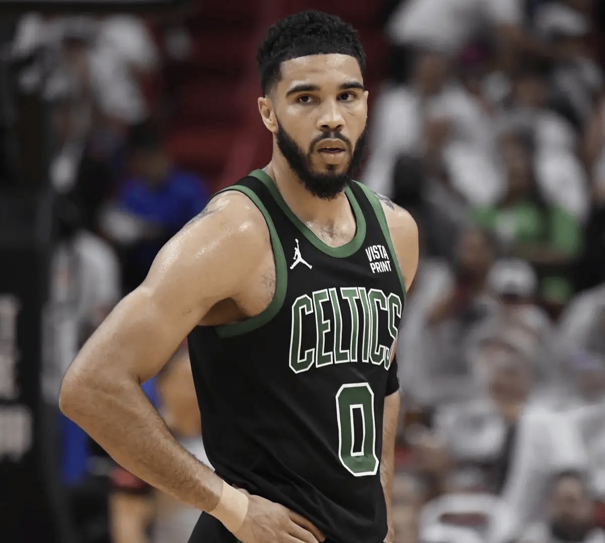 塔图姆在拜仁比赛中刷新纪录,重要助攻引发热议!全场沸腾不已的简单介绍 塔图姆在拜仁比赛中刷新纪录,重要助攻引发热议!全场沸腾不已的简单介绍