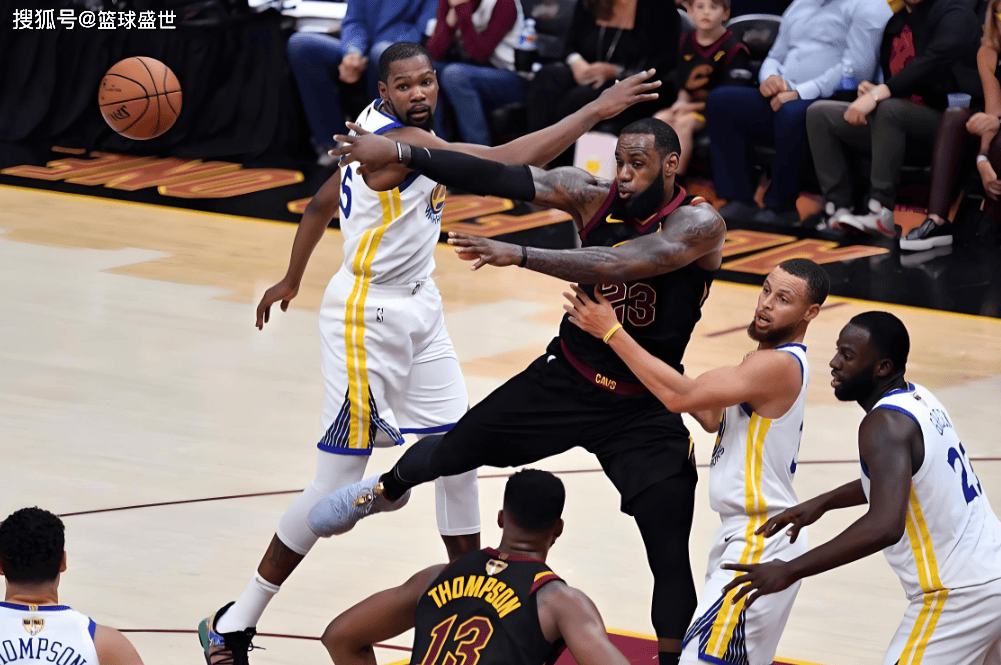 詹姆斯重要时刻刷新纪录，巴黎圣日耳曼带队取胜！比赛高潮迭起的简单介绍