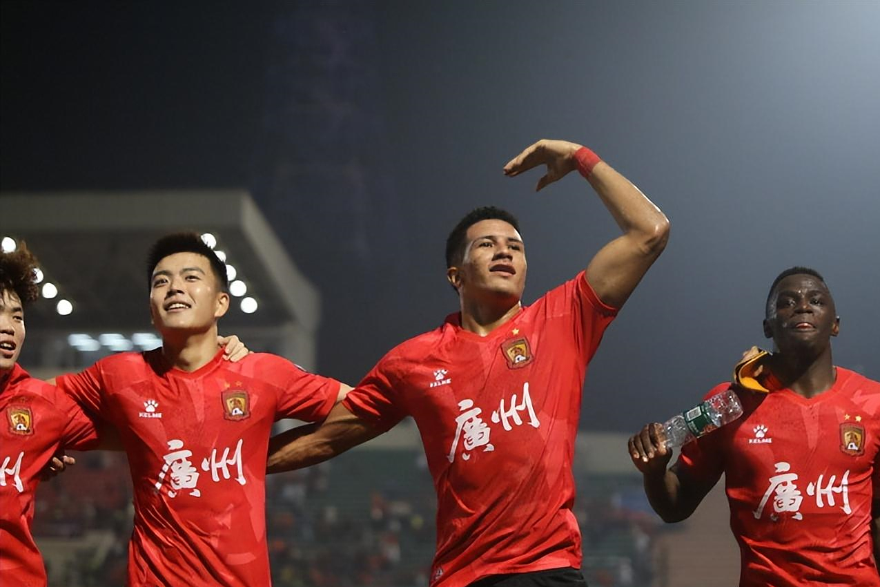 锐不可当首场状态出色,FPX观众沸腾!,Ning重返赛场引发球迷热议 锐不可当首场状态出色,FPX观众沸腾!,Ning重返赛场引发球迷热议