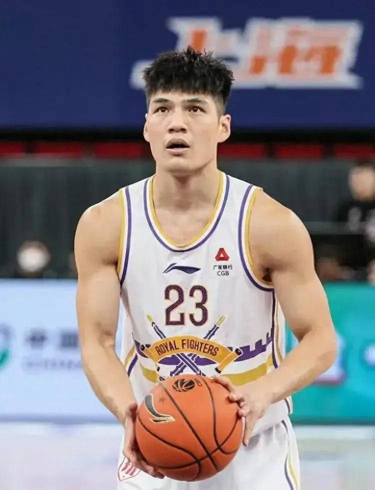 转会期广州队备战CBA常规赛,刷新队史纪录细节曝光,管理层满意,细节决定成败的简单介绍 转会期广州队备战CBA常规赛,刷新队史纪录细节曝光,管理层满意,细节决定成败的简单介绍