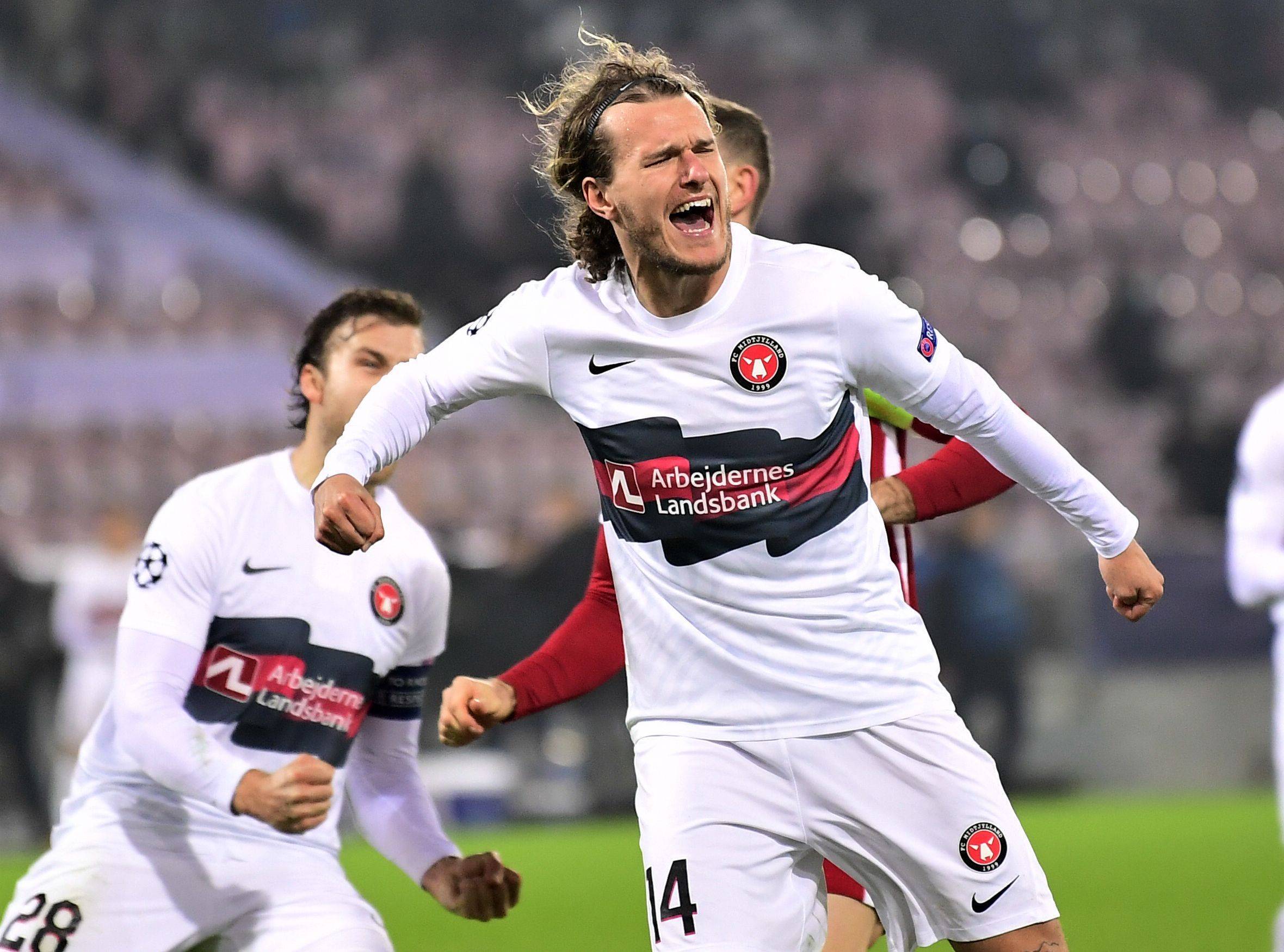 包含法兰克福训练开放日,集结日刷新队史纪录引欢呼,英超在即,年轻球员得到机会的词条 包含法兰克福训练开放日,集结日刷新队史纪录引欢呼,英超在即,年轻球员得到机会的词条