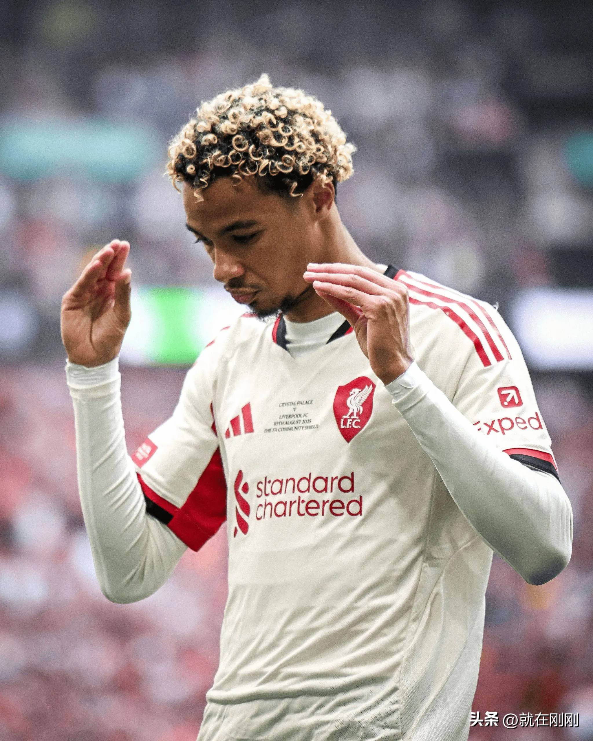 转折点利物浦造点机会;社区盾赛前攻防权衡;质疑声仍在;纪律约束更严格 转折点利物浦造点机会;社区盾赛前攻防权衡;质疑声仍在;纪律约束更严格