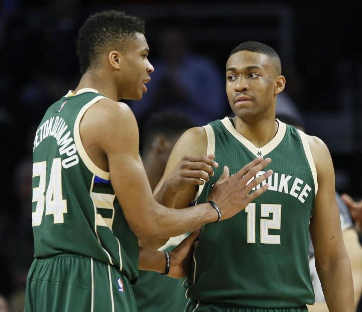 包含欧篮联集结日走向成谜，萨克拉门托国王防线松动，信心回归，身体对抗强度拉满的词条