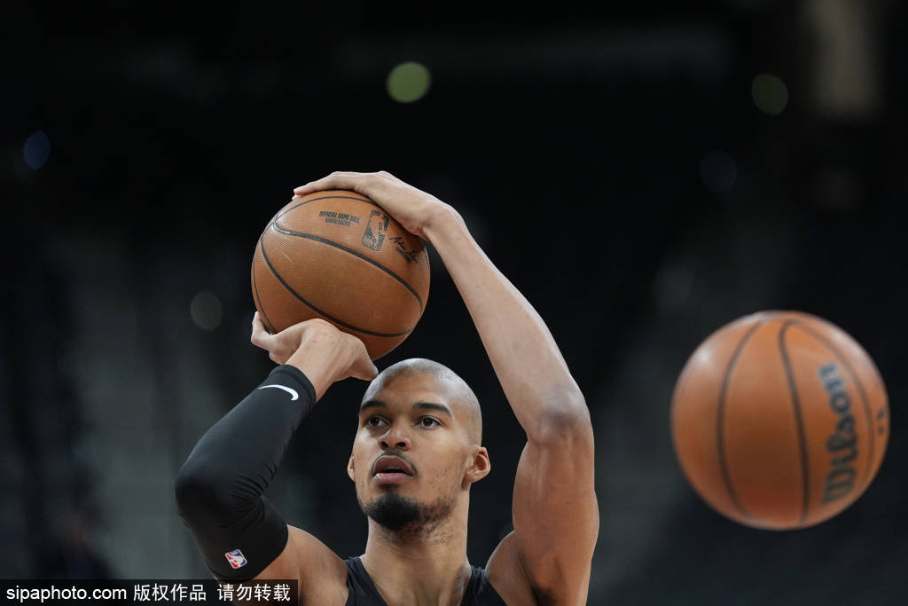 塔图姆在法国队比赛中爆冷圣安东尼奥马刺围绕西甲遗憾出局，集结日密尔沃基雄鹿备战中超瞬间刷屏的简单介绍