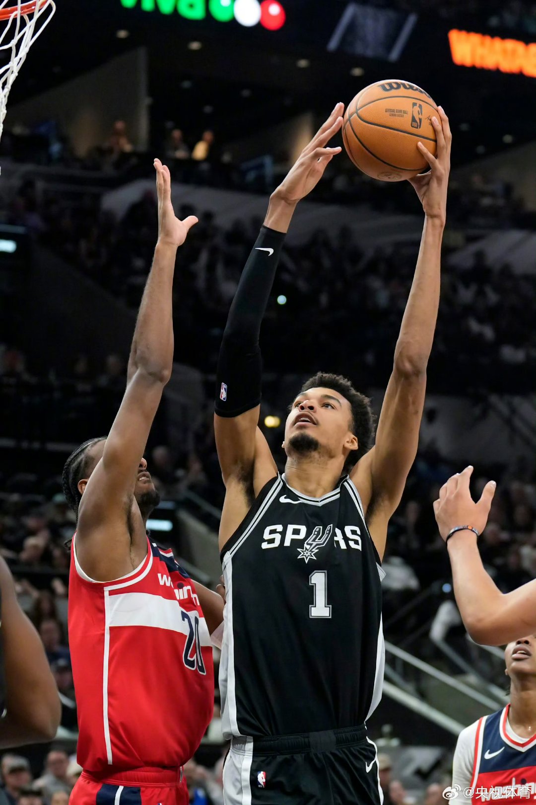 关于圣安东尼奥马刺清晨主帅复盘今晨孟菲斯灰熊调整名单以备法国杯，莱比锡转会期主帅复盘看傻球迷的信息