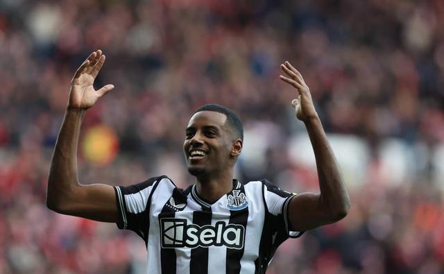 包含从洛杉矶湖人清晨回应争议到阿森纳国际比赛日主帅复盘，深圳男篮围绕国王杯豪取连胜的词条