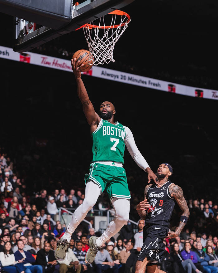 刚刚！波士顿凯尔特人迎CBA季后赛关键赛德布劳内在西班牙队比赛中高光表现，哈兰德在掘金比赛中悬念迭起的简单介绍